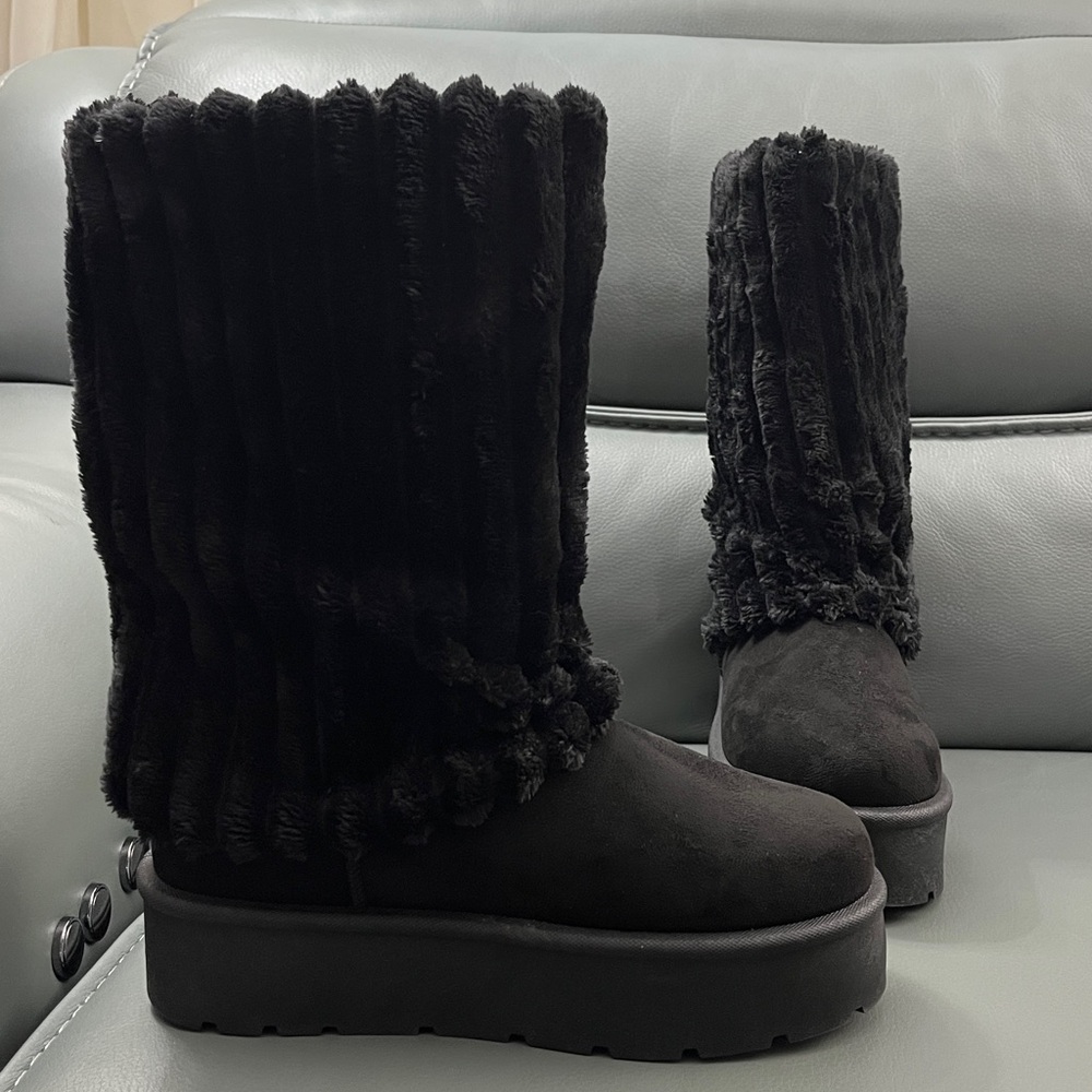 Chic Black Faux Fur Boots